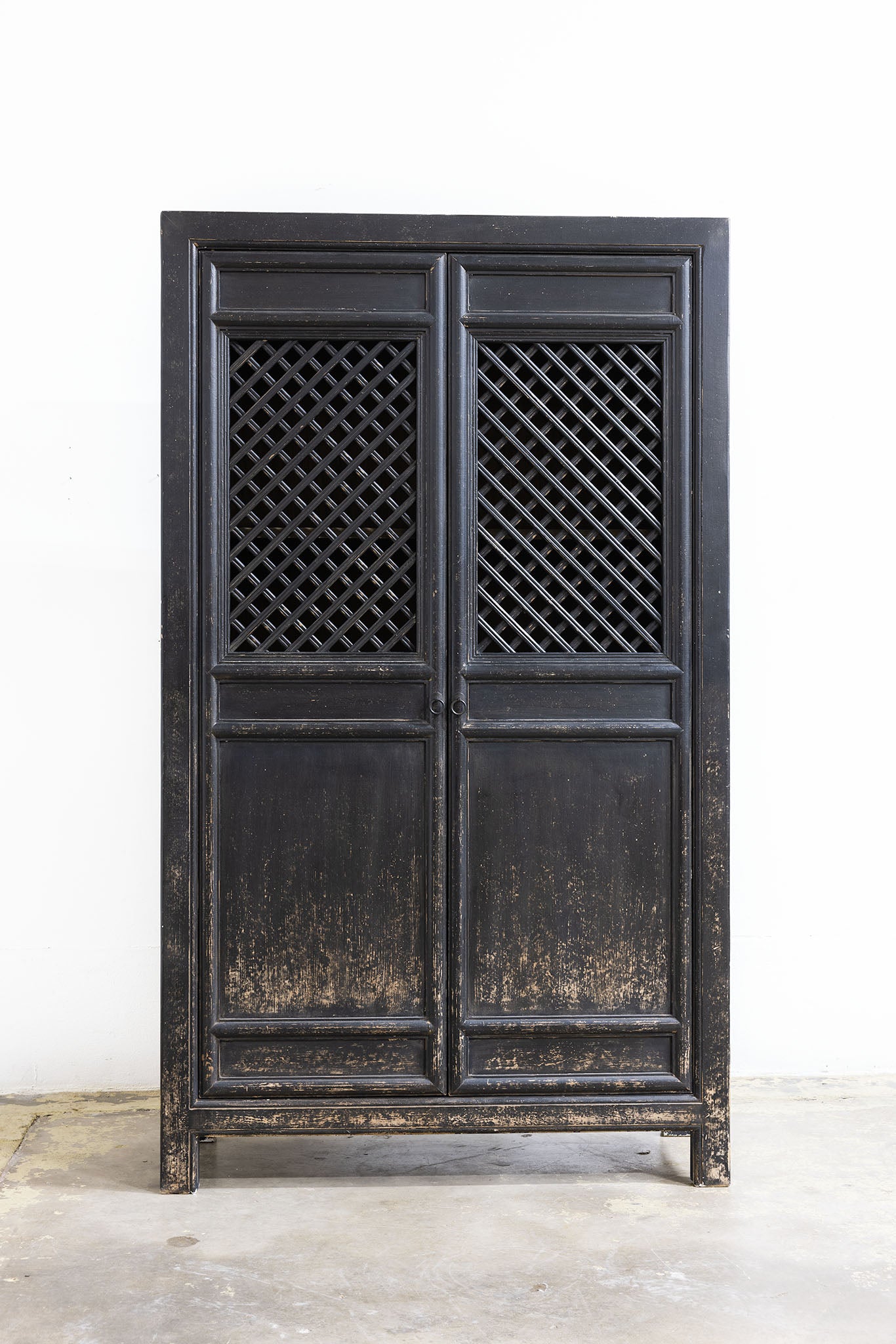 2-Door Black Lattice Screen Cabinet