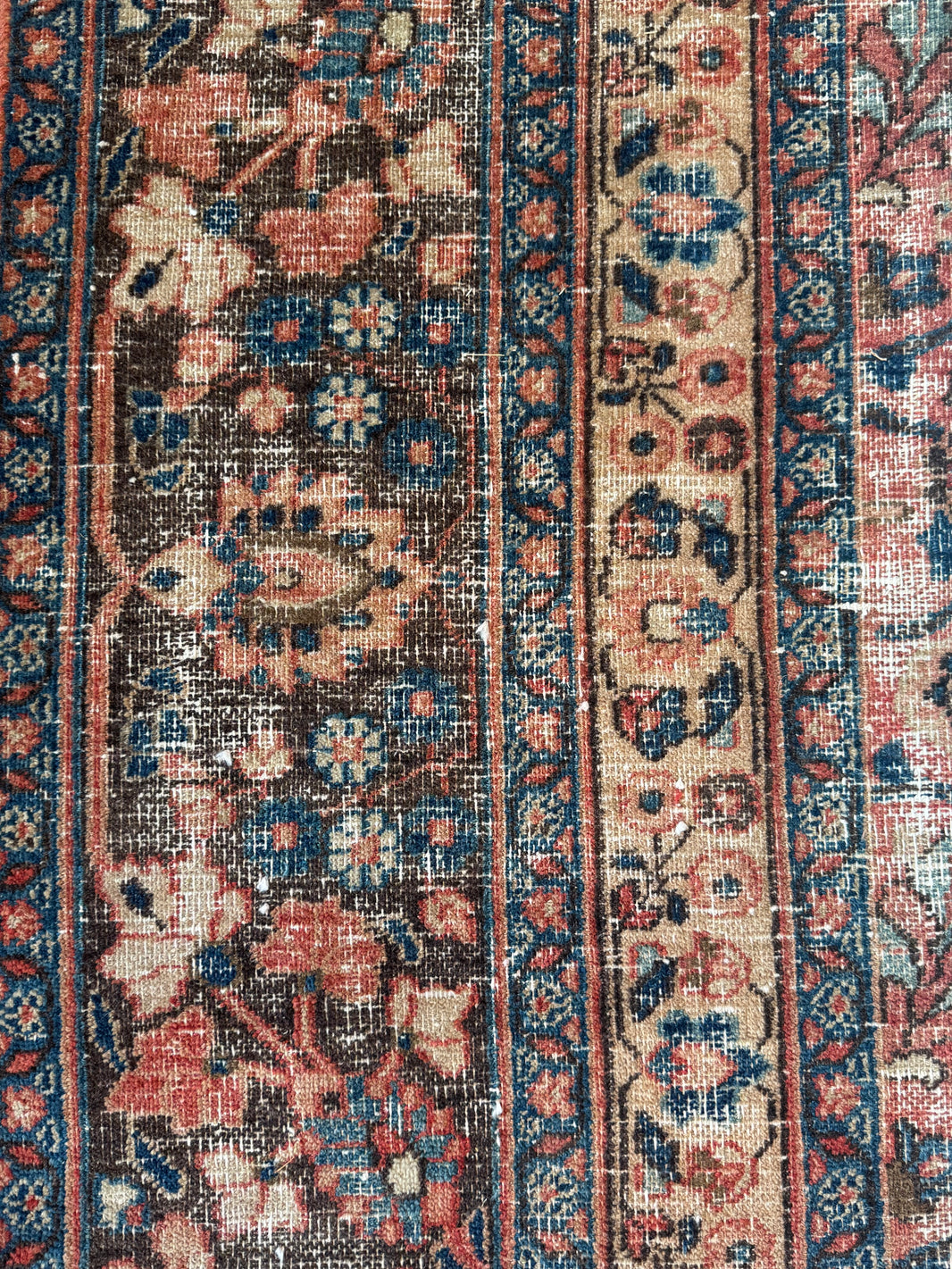 7' x 10' Vintage Distressed Area Rug