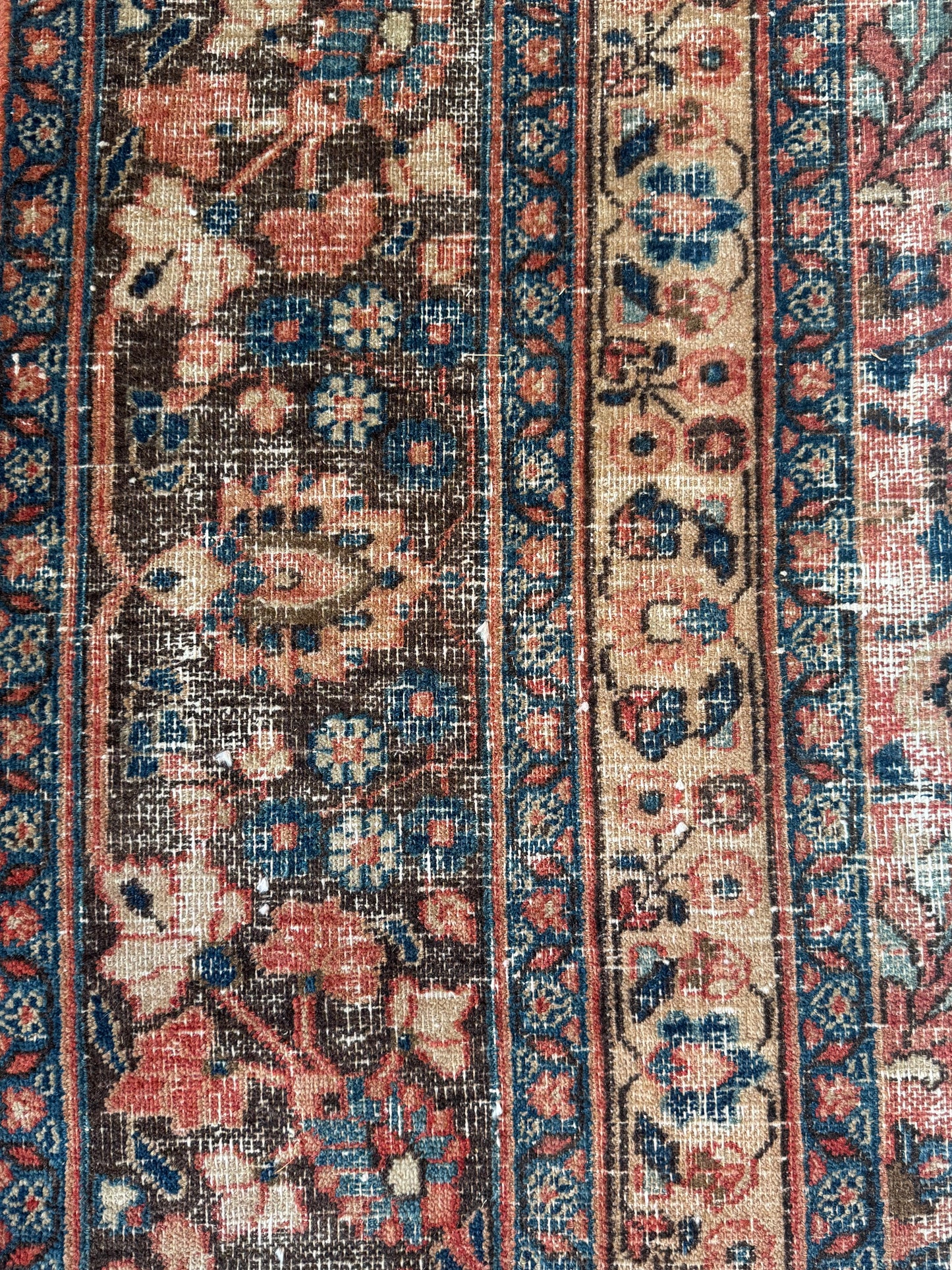 7' x 10' Vintage Distressed Area Rug